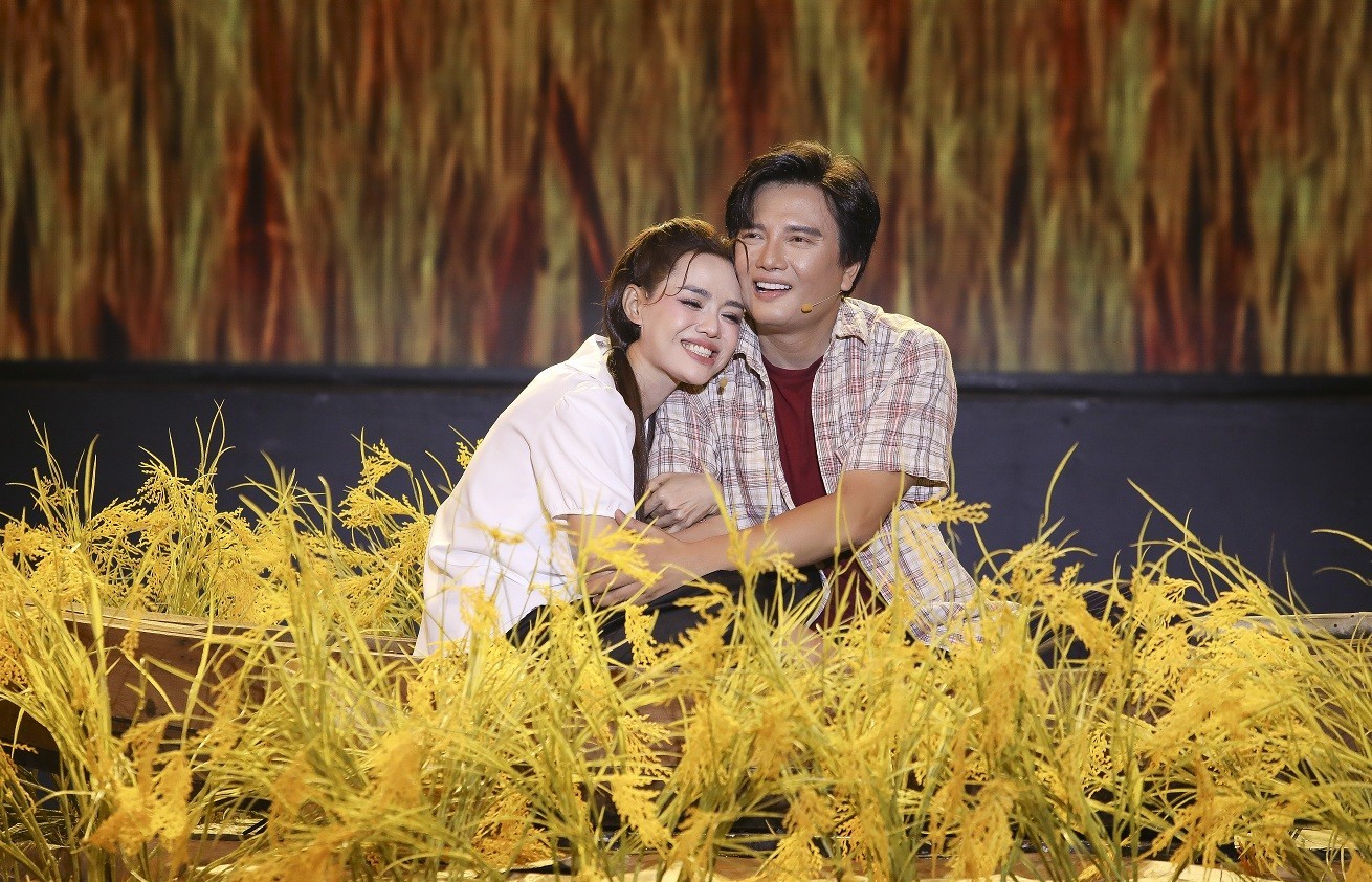 Hiền Trang – Nguyễn Lê Bá Thắng tái hiện chuyện tình vợ chồng đầy cảm xúc trên sân khấu 'Tình Bolero 2025'