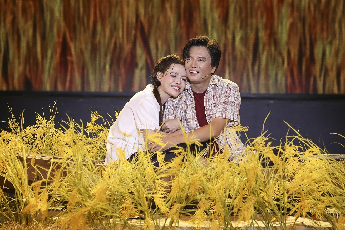 Hiền Trang – Nguyễn Lê Bá Thắng tái hiện chuyện tình vợ chồng đầy cảm xúc trên sân khấu 'Tình Bolero 2025'