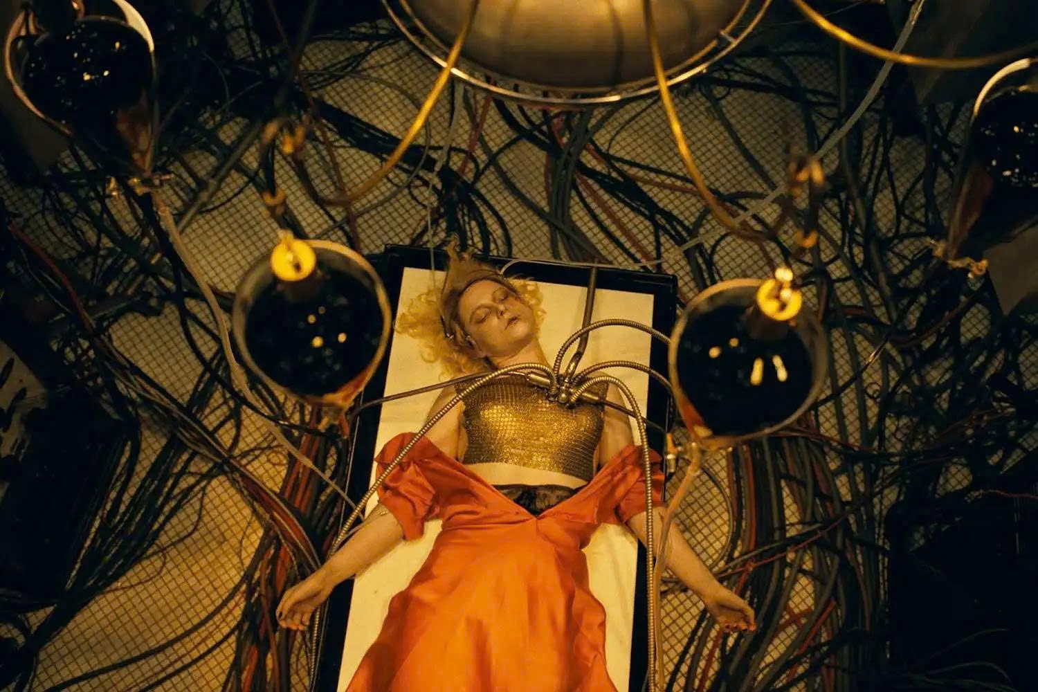 Christian Bale hóa thân thành quái vật Frankenstein trong dự án điện ảnh mới của nhà Warner Bros.