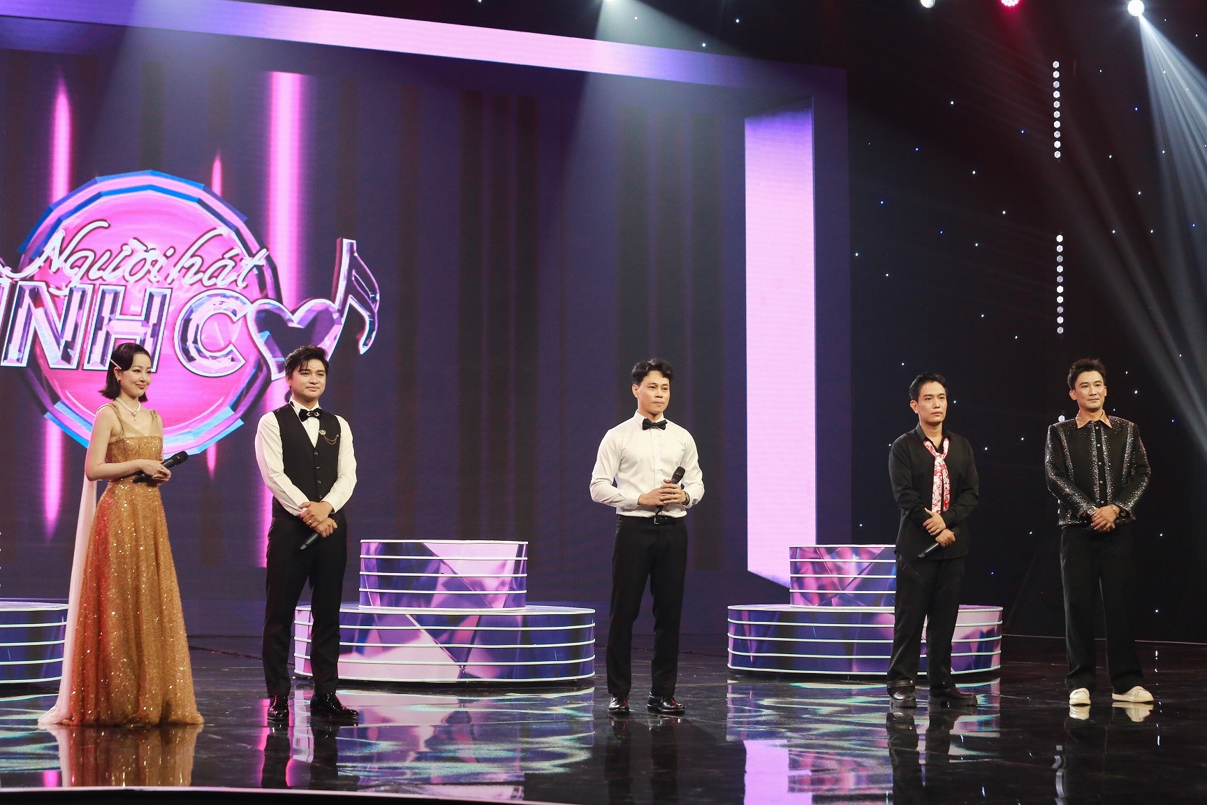 'Người hát tình ca': Anh ba Ngọc Sơn mê mẩn tiếng hát của chàng phóng viên trẻ Hùng Tiến