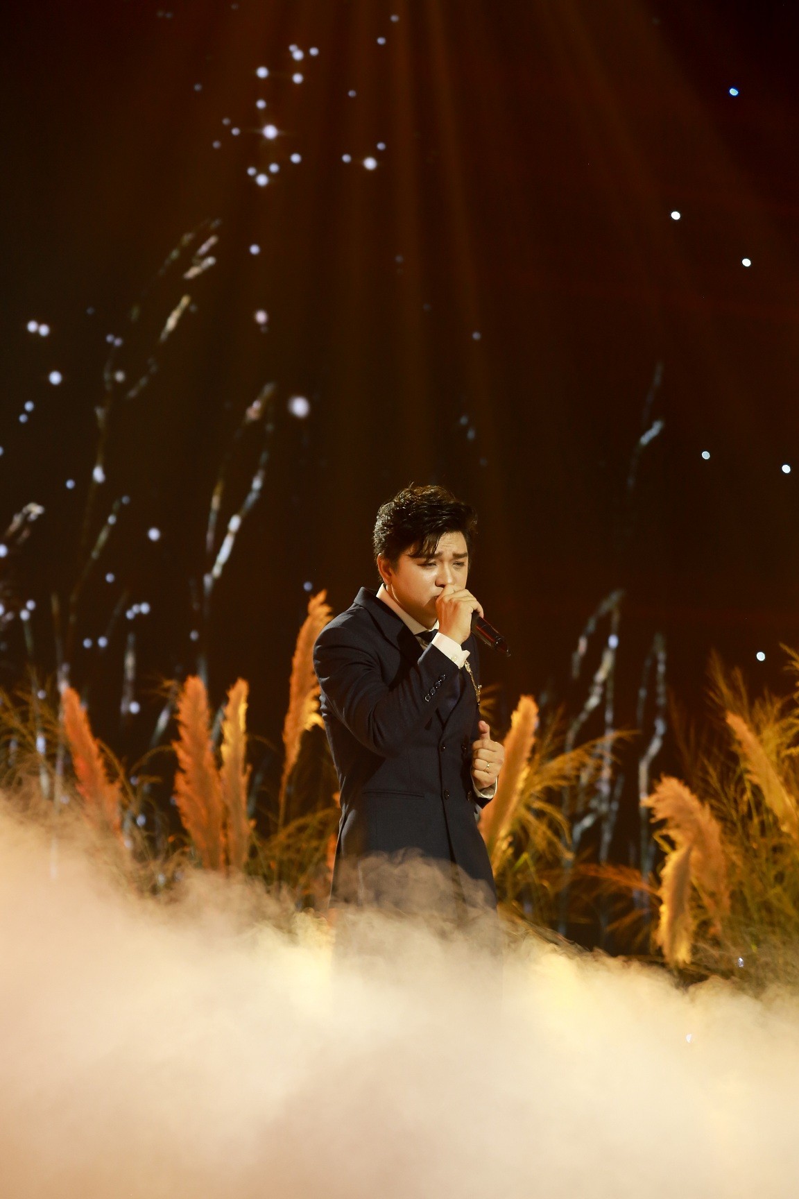 'Người hát tình ca': Anh ba Ngọc Sơn mê mẩn tiếng hát của chàng phóng viên trẻ Hùng Tiến