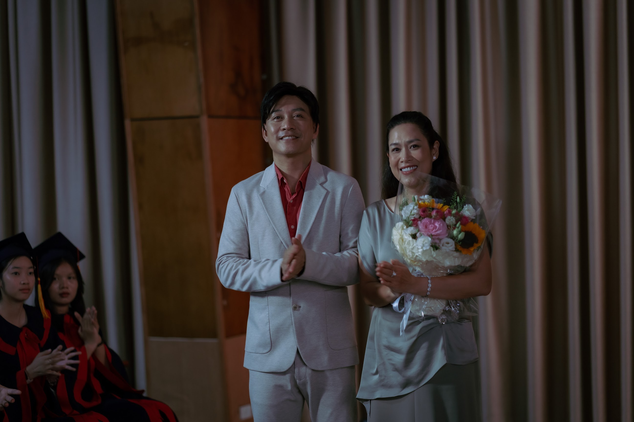 'Nguyệt thảo mai' Hà Hương và 'Anh tài' Tuấn Hưng nên duyên vợ chồng trong phim 'Bà đừng buồn con'