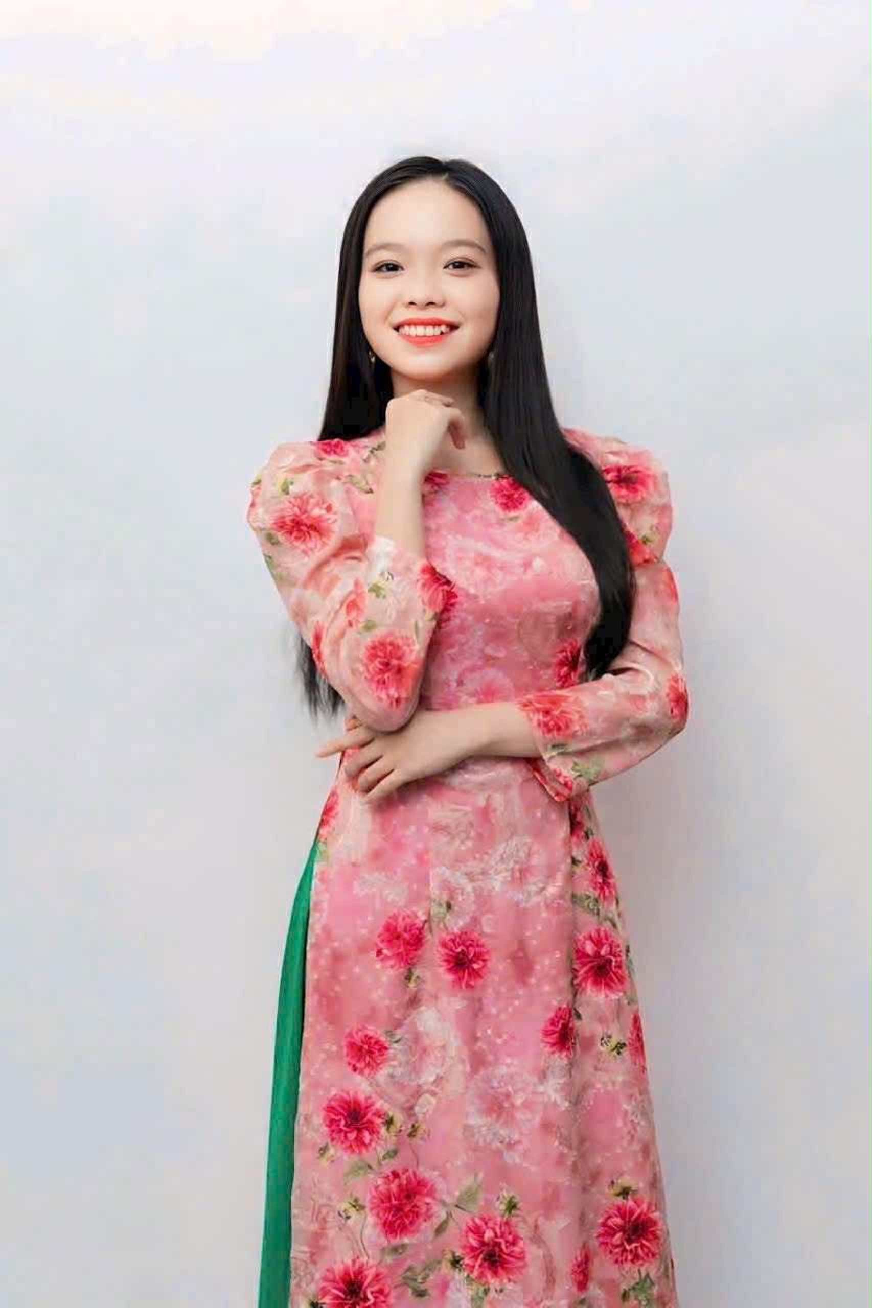 Chuông bạc vọng cổ 2025 gọi tên học trò của nghệ sĩ Thy Nhung