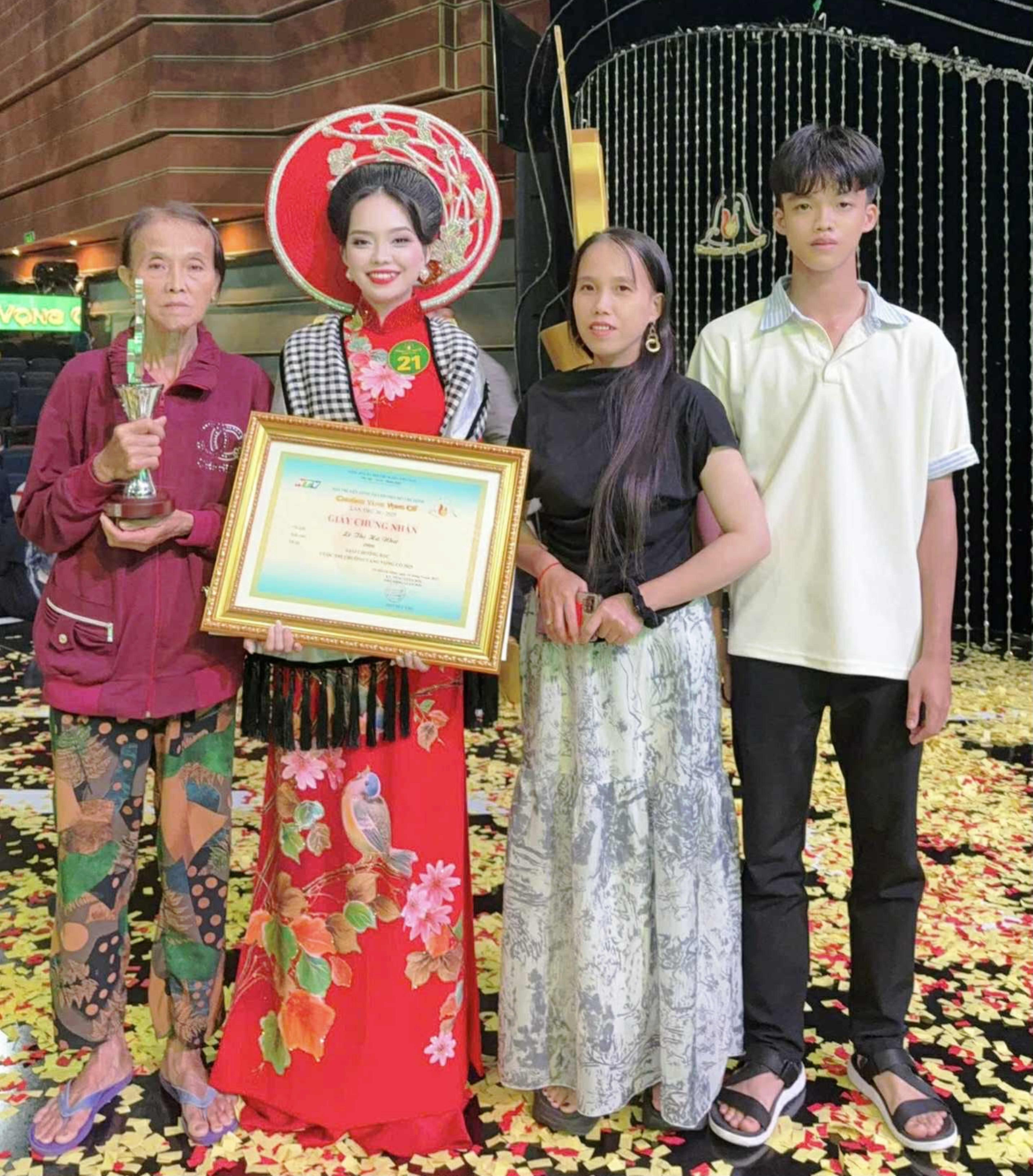 Chuông bạc vọng cổ 2025 gọi tên học trò của nghệ sĩ Thy Nhung