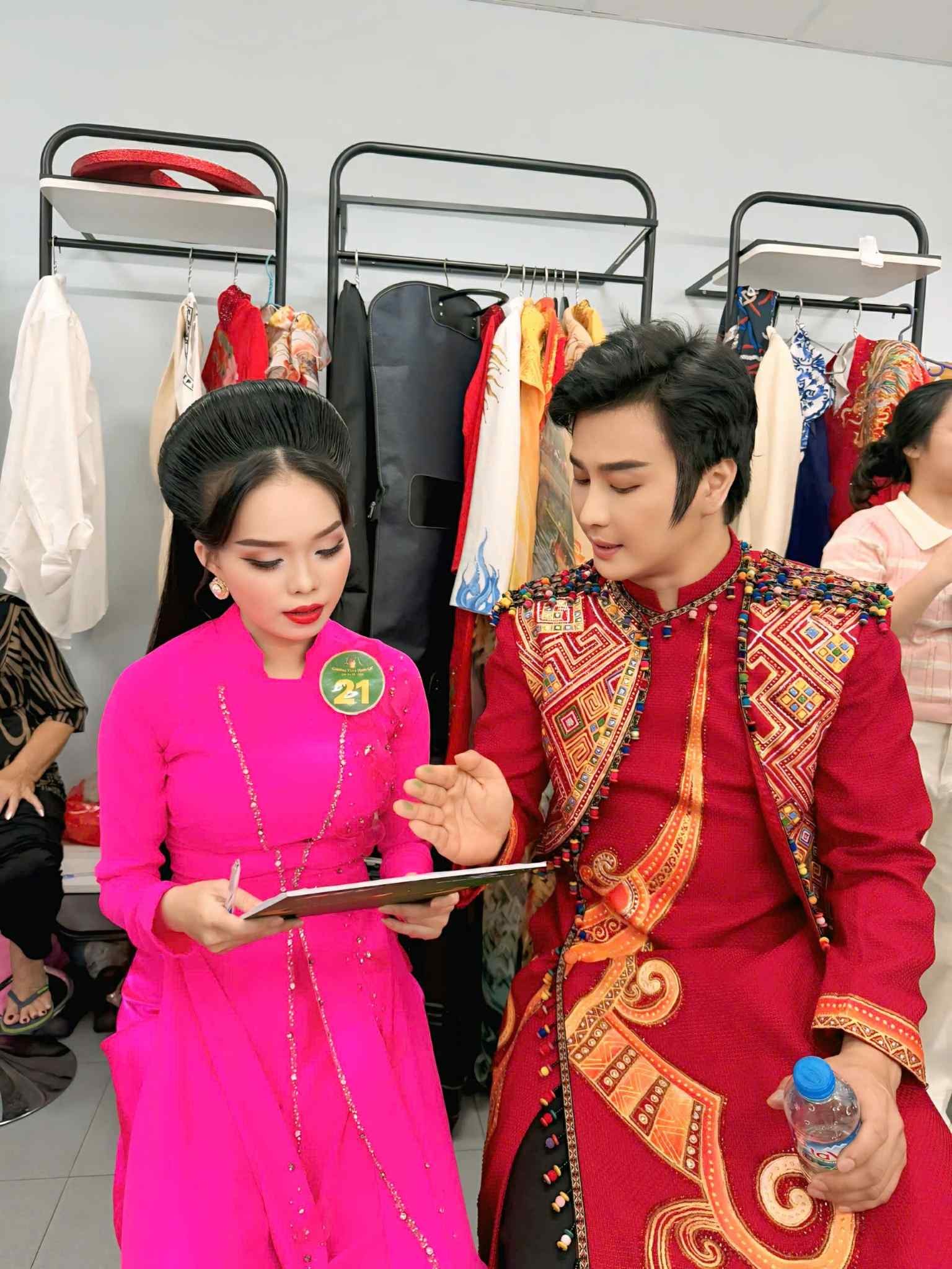 Chuông bạc vọng cổ 2025 gọi tên học trò của nghệ sĩ Thy Nhung