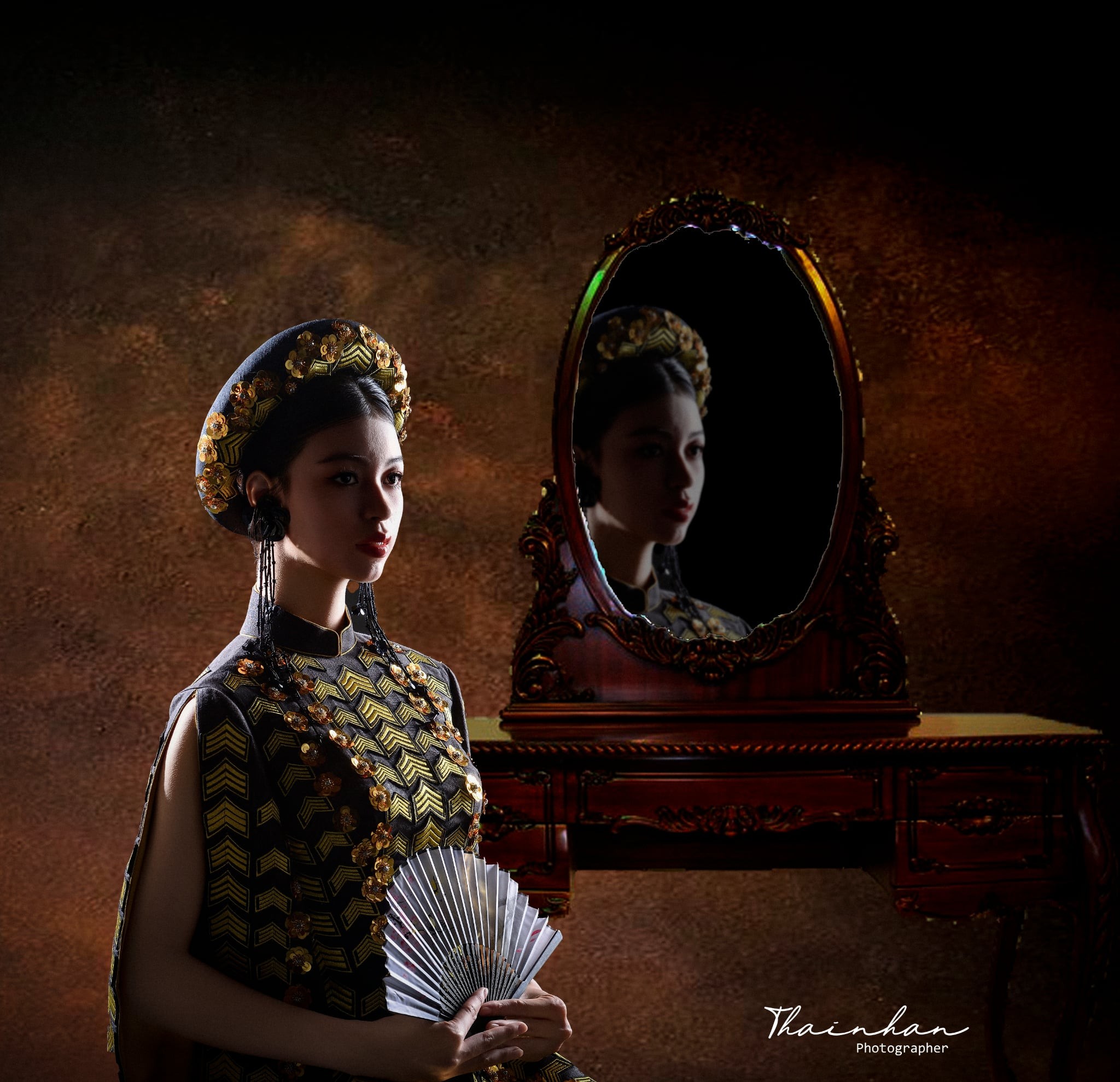 Đón mừng ngày Giỗ Tổ sân khấu, Quán quân Liêu Kỳ tỏ lòng tri ân qua BST 'Sắc màu sân khấu' của NTK Việt Hùng