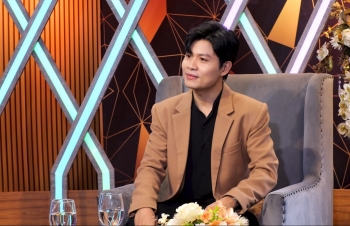 'Chuyện tối cùng sao': Nhạc sĩ Nguyễn Văn Chung suốt ngày bị hiểu lầm là 'cụ', nay viral với sáng tác về đất nước đầy tự hào