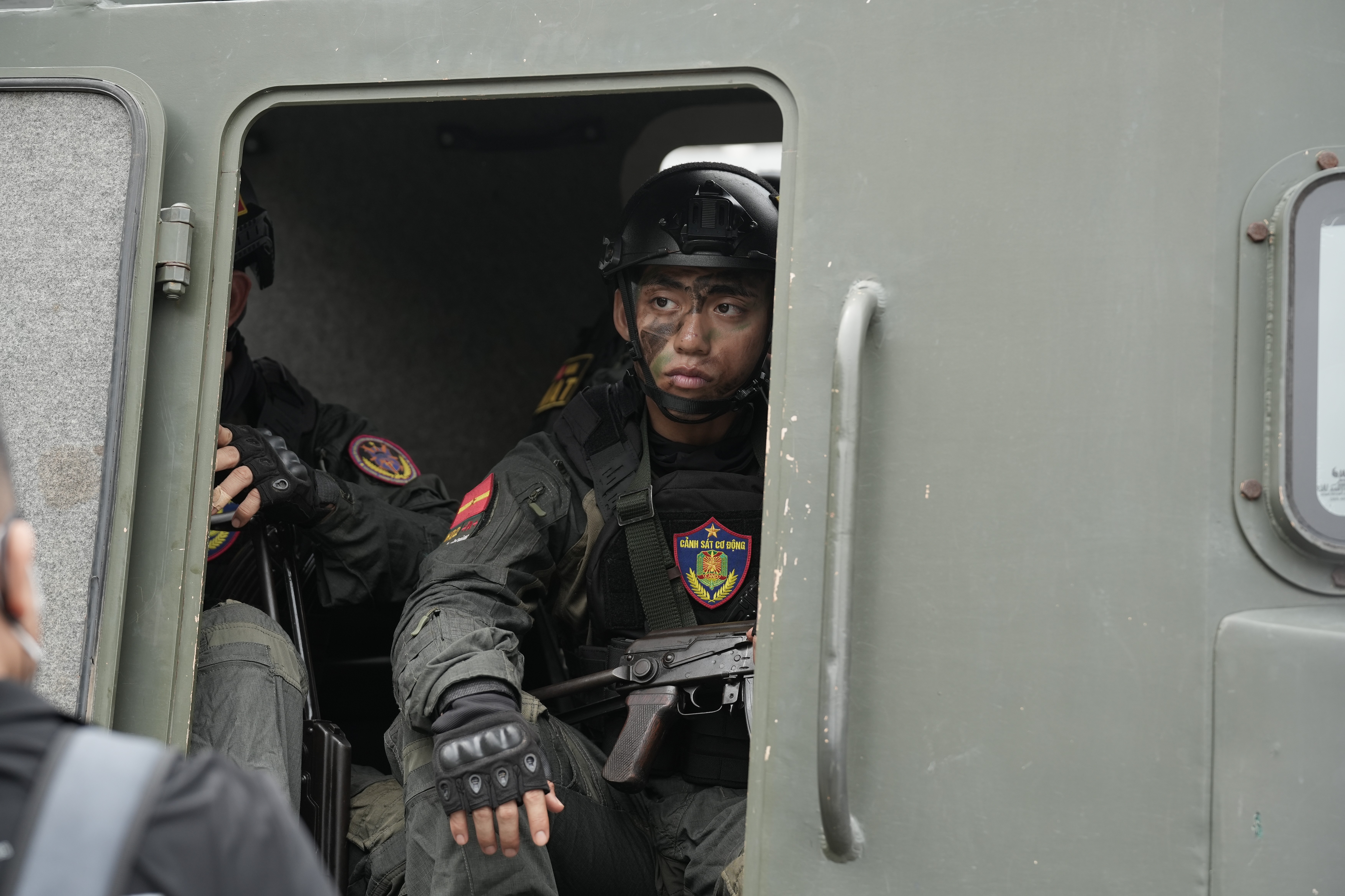 'Chiến sĩ quả cảm': Mono vượt qua giới hạn bản thân, chinh phục thử thách dù sợ độ cao