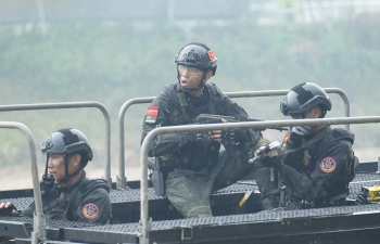 'Chiến sĩ quả cảm': Mono vượt qua giới hạn bản thân, chinh phục thử thách dù sợ độ cao