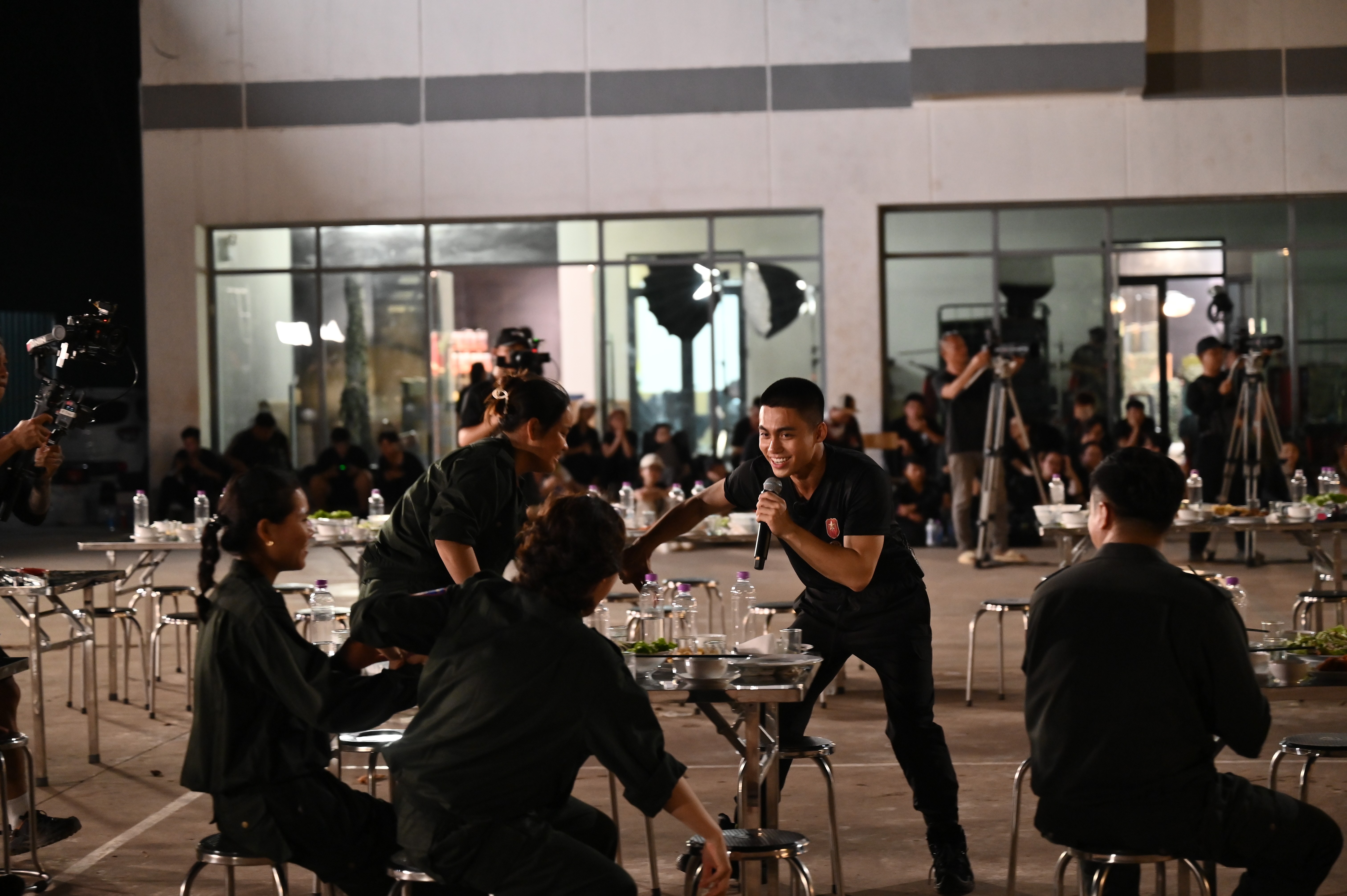 'Chiến sĩ quả cảm': Mono vượt qua giới hạn bản thân, chinh phục thử thách dù sợ độ cao