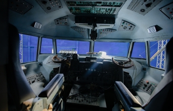 Hậu trường 'Tử chiến trên không': Làm thế nào e-kip quay được những cảnh rung lắc trên một khoang máy thật như vậy?