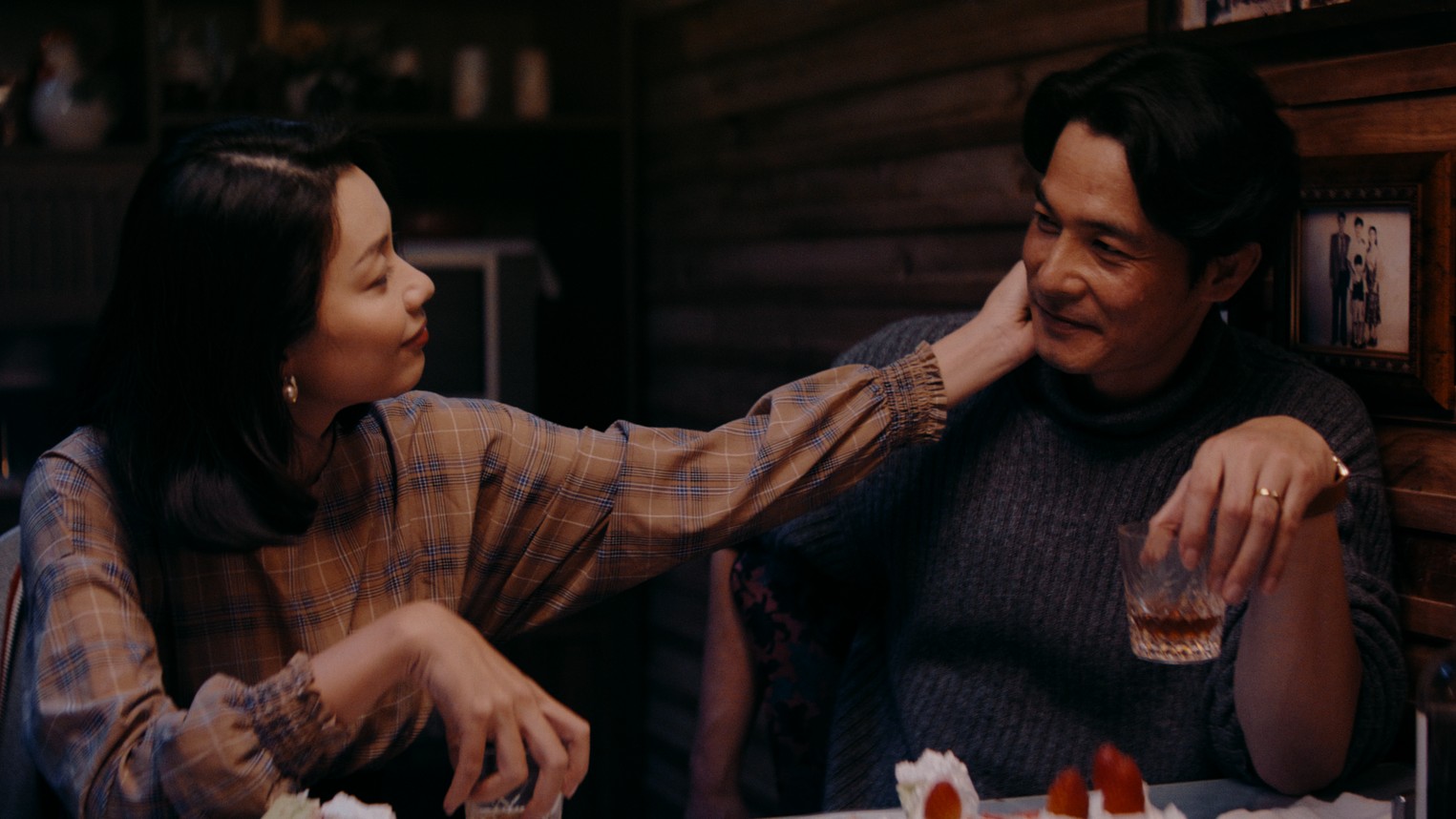 'Trái tim què quặt' tung cùng lúc hai teaser đánh dấu sự trở lại của Quách Ngọc Ngoan sau 7 năm