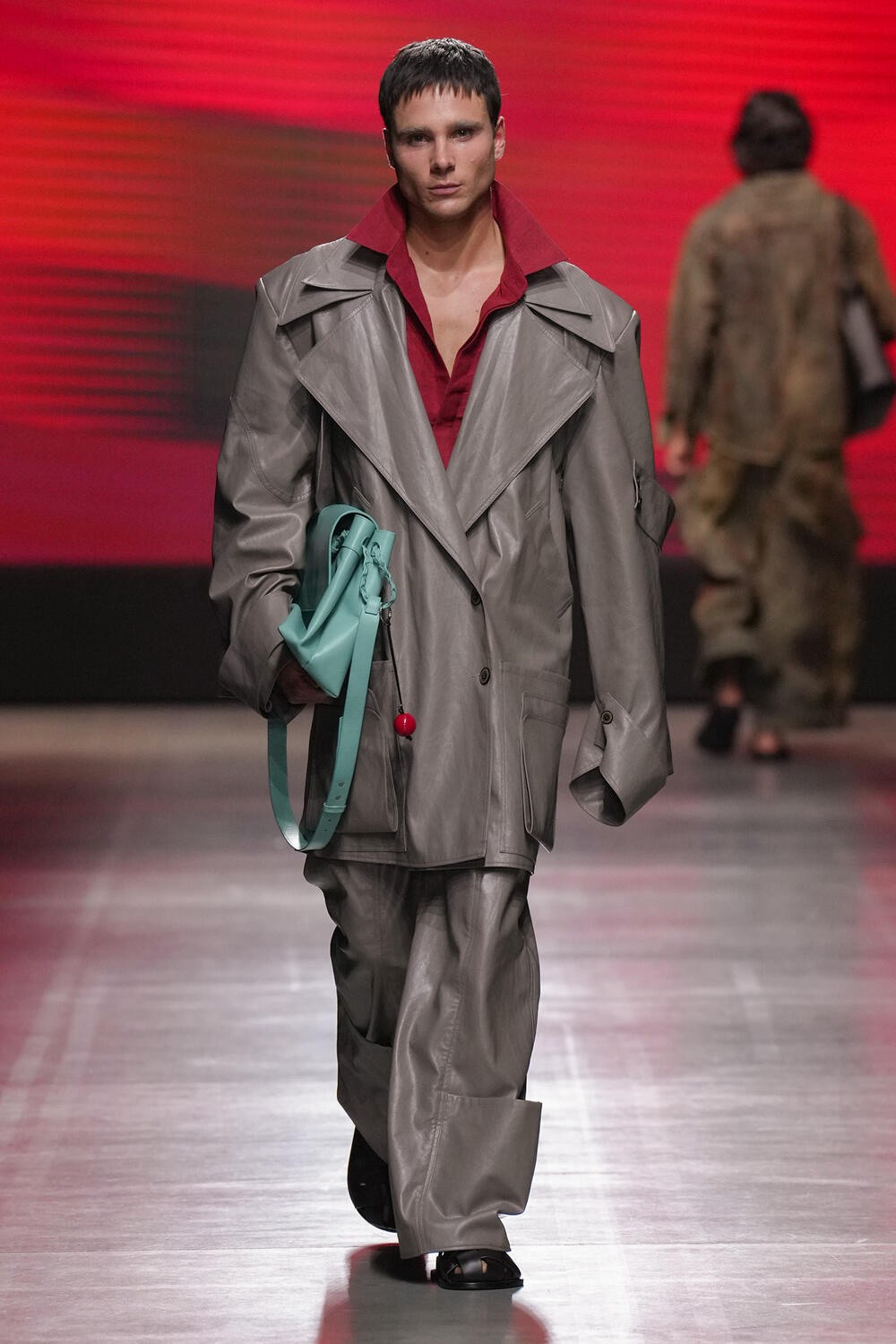 NTK Phan Đăng Hoàng lần thứ 2 gây tiếng vang tại Kinh đô thời trang, đưa nhiều chất liệu lụa Việt Nam ra thế giới