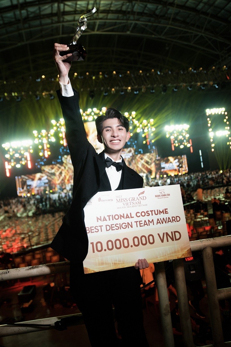 Triển lãm 'Miệt Cù Lao' – Dấu ấn 10 năm gắn bó cùng thời trang của NTK Nguyễn Minh Công