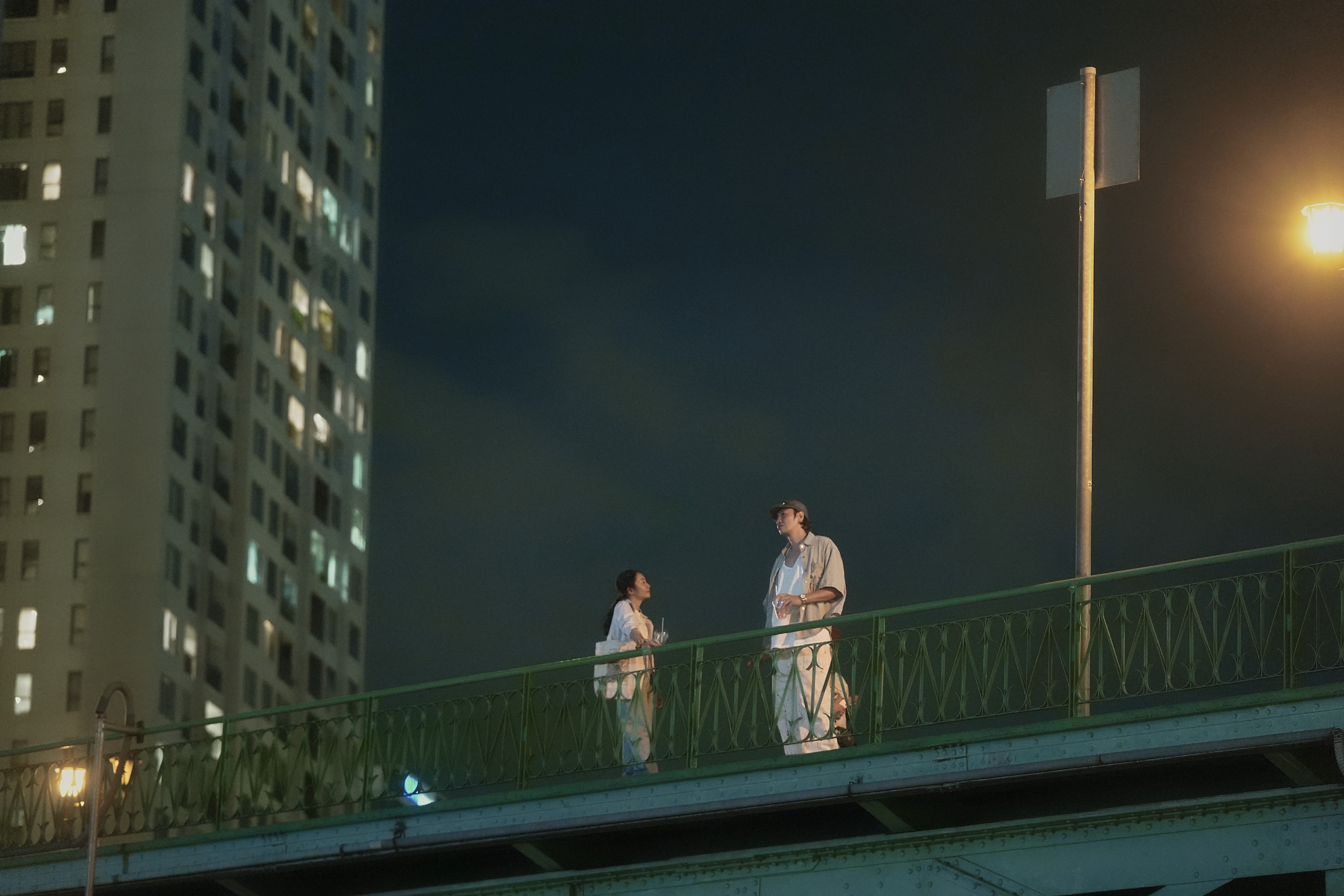 'Tay anh giữ một vì sao' gắn nhãn K: Câu chuyện tình yêu xuyên biên giới chinh phục khán giả ở mọi lứa tuổi