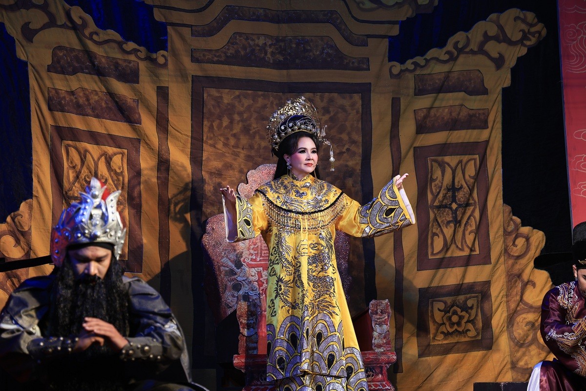 NSND Thanh Ngân cùng 'Chuông vàng vọng cổ' làm sống lại 'Giấc mộng đêm xuân' trong mùa Giỗ Tổ 2025