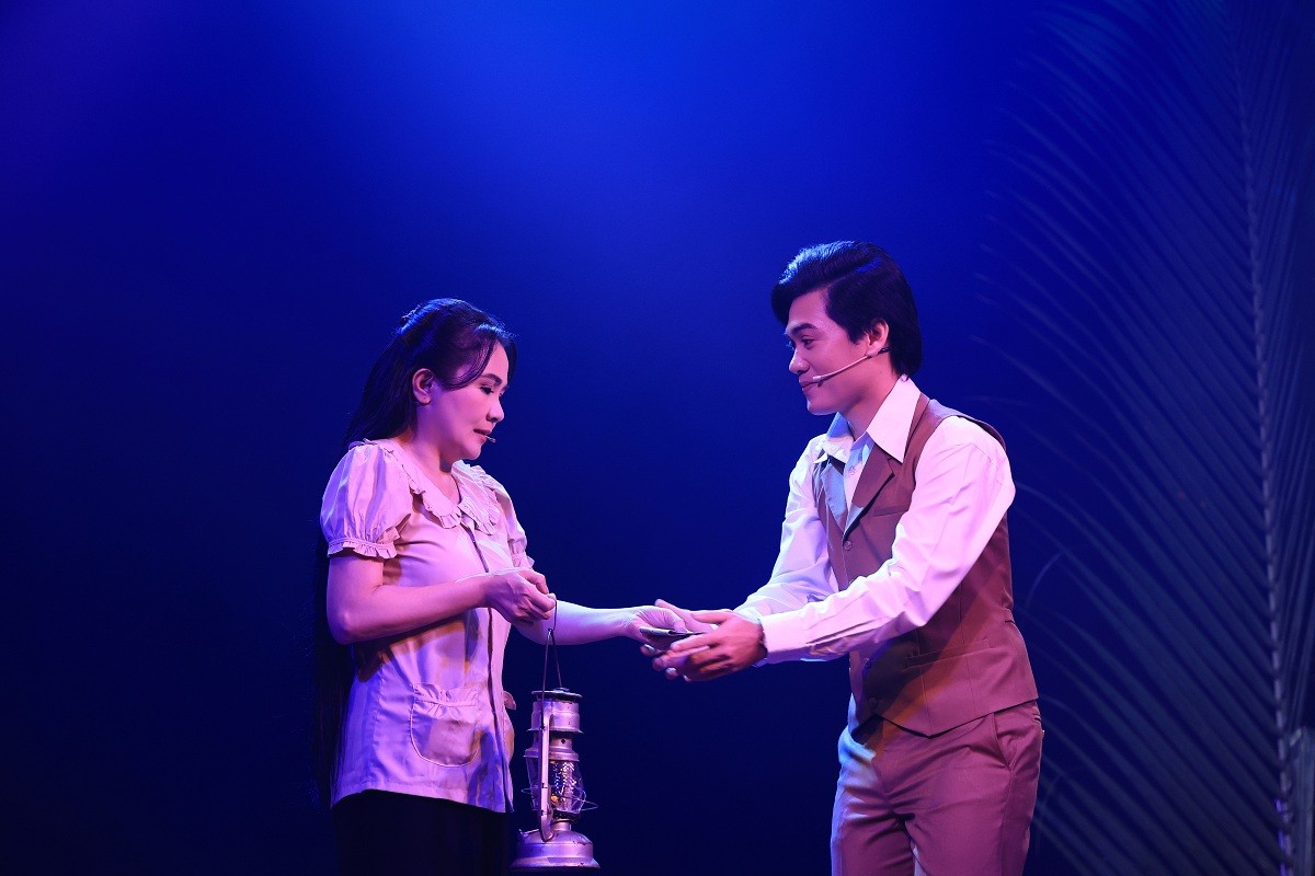 NSND Thanh Ngân cùng 'Chuông vàng vọng cổ' làm sống lại 'Giấc mộng đêm xuân' trong mùa Giỗ Tổ 2025