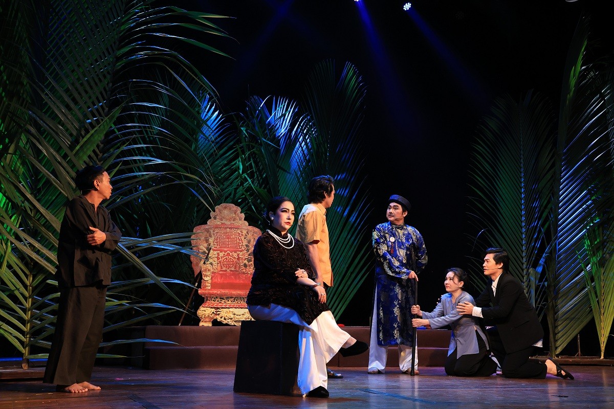 NSND Thanh Ngân cùng 'Chuông vàng vọng cổ' làm sống lại 'Giấc mộng đêm xuân' trong mùa Giỗ Tổ 2025