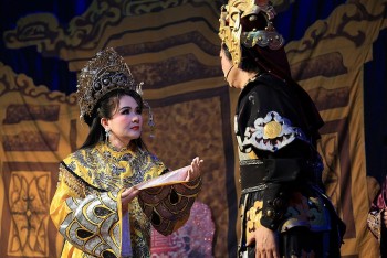 NSND Thanh Ngân cùng 'Chuông vàng vọng cổ' làm sống lại 'Giấc mộng đêm xuân' trong mùa Giỗ Tổ 2025