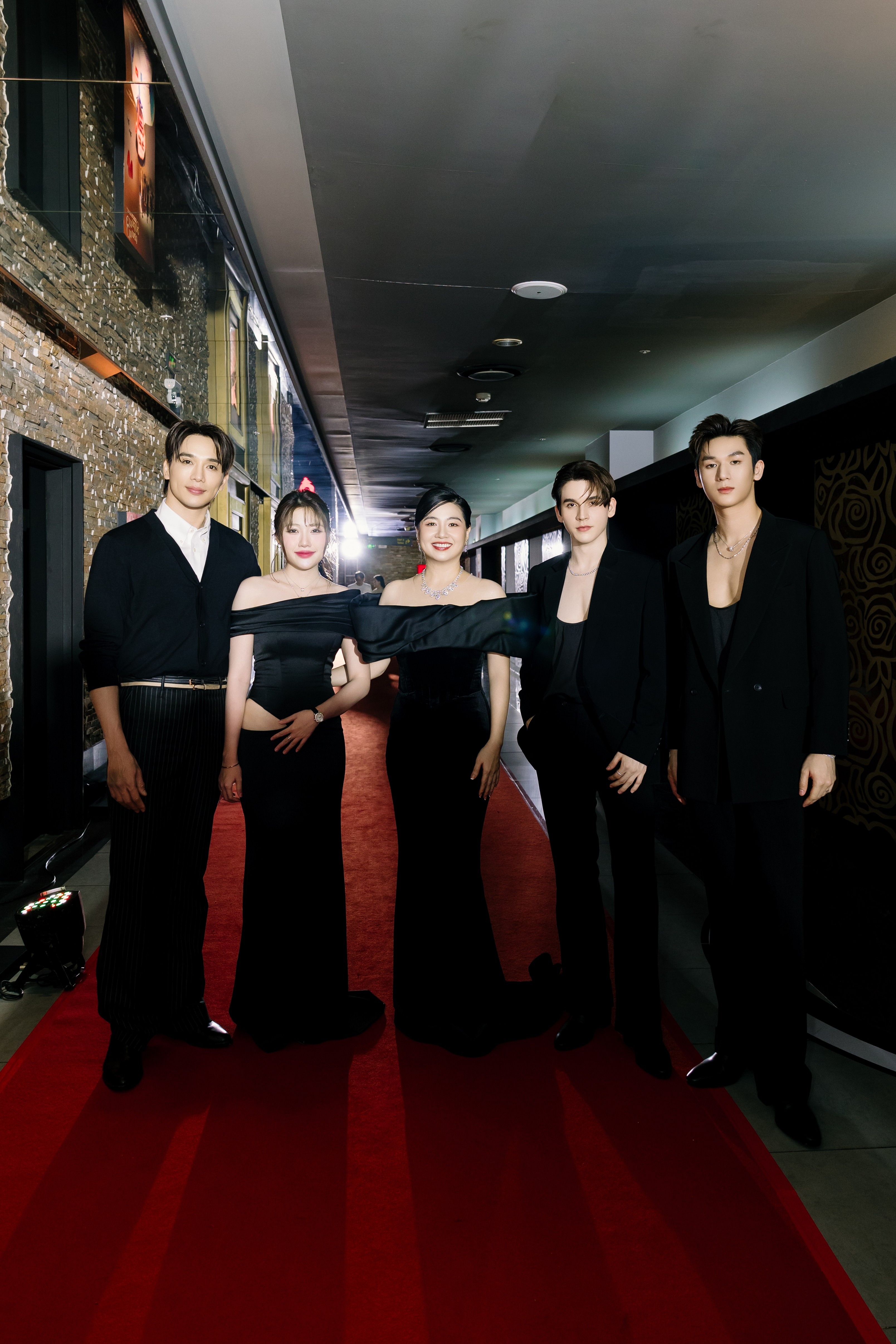 Đạo diễn Vũ Thành Vinh: 'Chị ngã em nâng' chính là câu chuyện thật về cuộc đời của bà xã mình