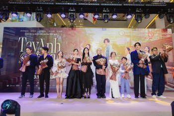 Lee Kwang soo xuất hiện với visual sáng bừng, chiếm spotlight tại thảm đỏ ra mắt 'Tay anh giữ một vì sao'