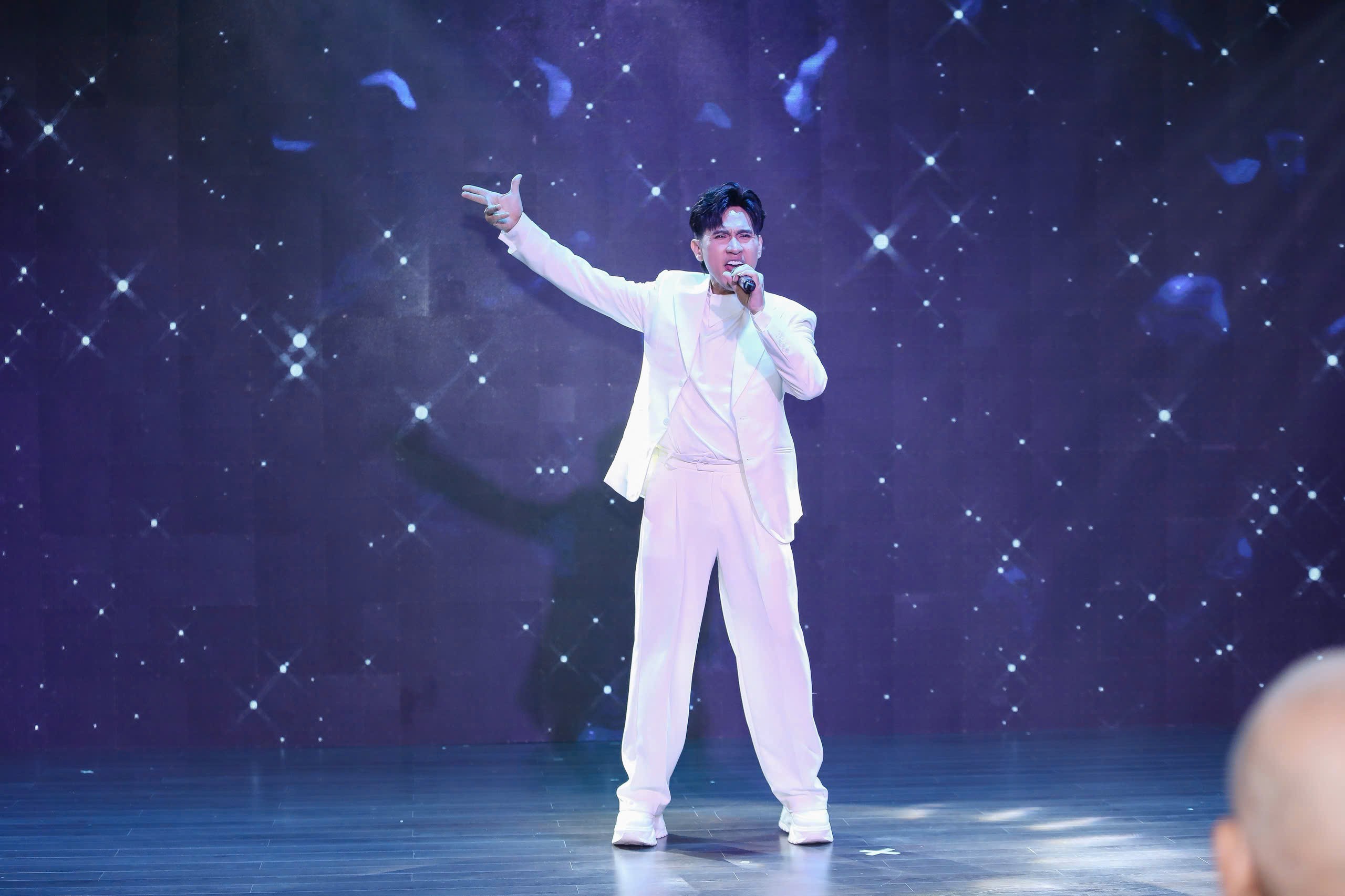 Nguyên Vũ lấy doanh thu MV mới góp vào quỹ 'Vì nụ cười trẻ em'