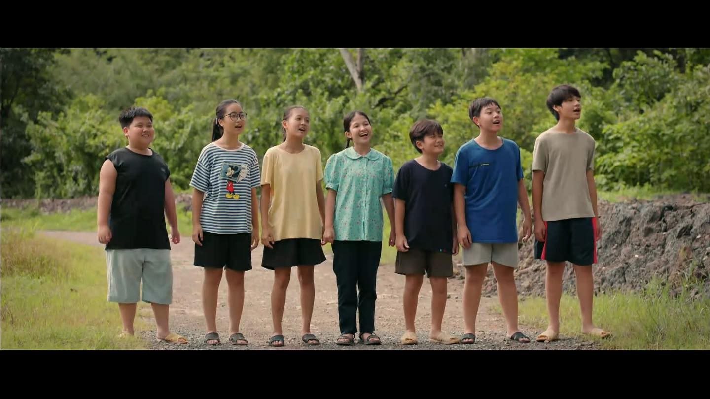 'Cách em 1 milimet' gây sốt khi khuấy động ký ức tuổi thơ của 8X, 9X