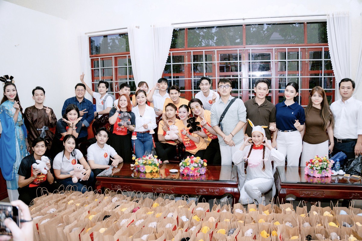 Hoa hậu Hoàng Thanh Nga:  Từ thảm đỏ đến trái tim yêu thương vì cộng đồng