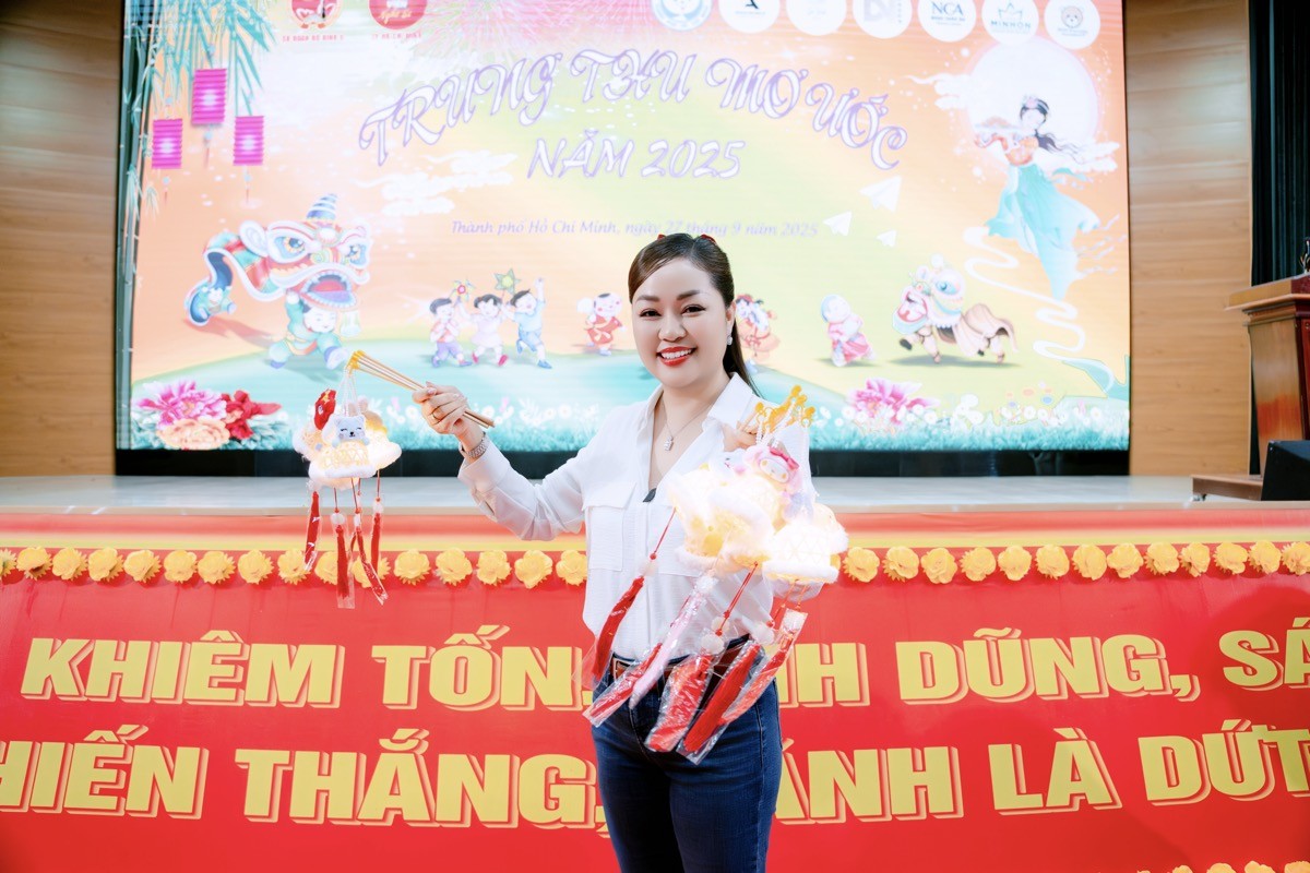 Hoa hậu Hoàng Thanh Nga:  Từ thảm đỏ đến trái tim yêu thương vì cộng đồng