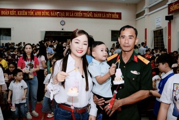 Hoa hậu Hoàng Thanh Nga:  Từ thảm đỏ đến trái tim yêu thương vì cộng đồng