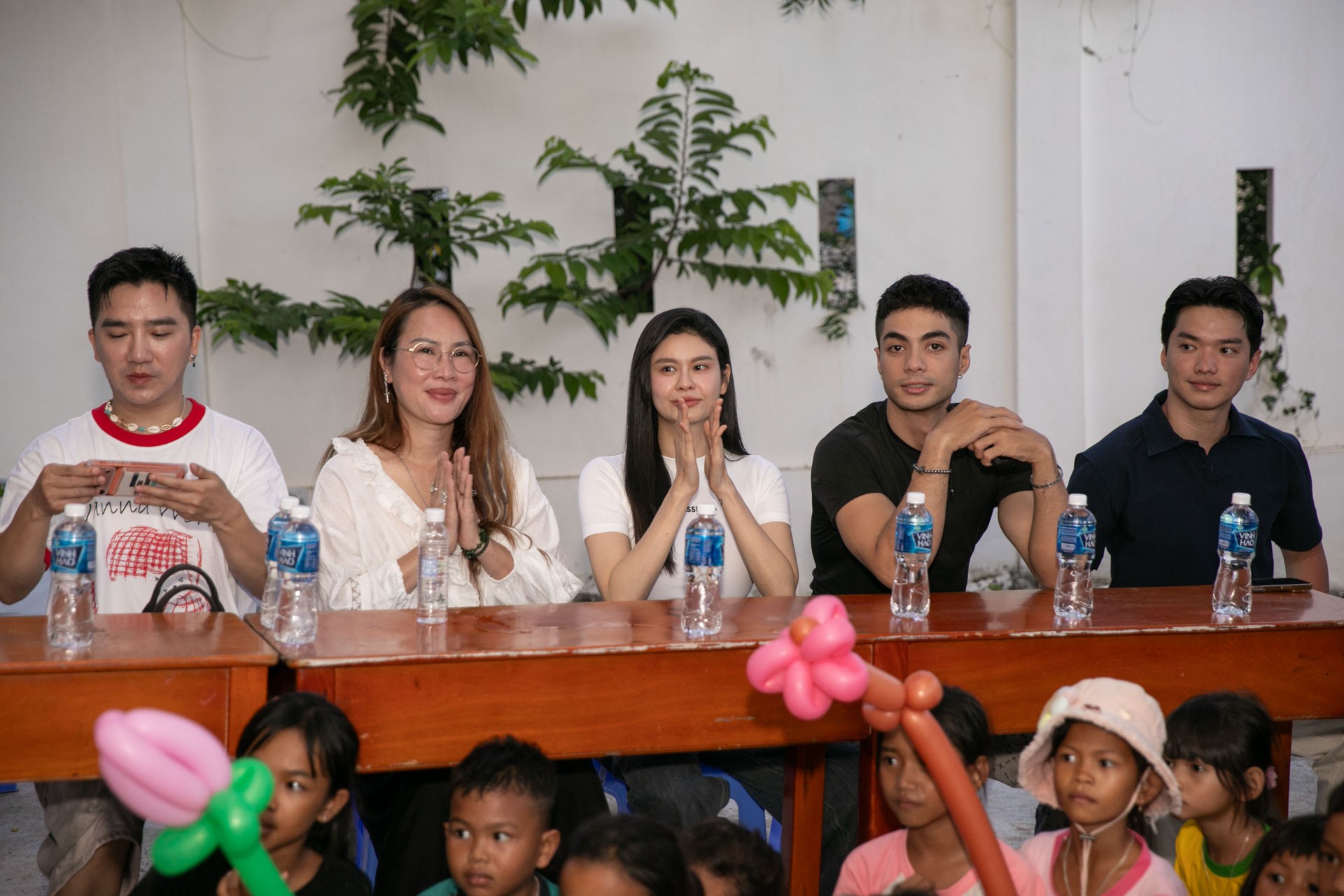 Nghệ sĩ và người đẹp đồng hành cùng 'Trung thu cho em 2025', trao gần 1.000 phần quà cho trẻ em có hoàn cảnh khó khăn ở Vĩnh Hải