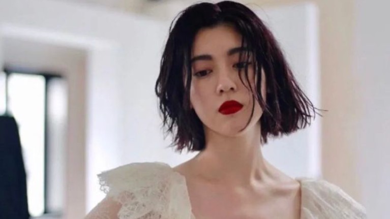 Nhan sắc của nữ bác sĩ nóng bỏng trong 'Alice in Borderland'