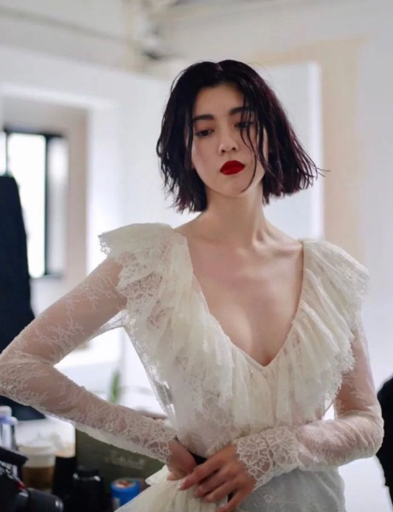 Nhan sắc của nữ bác sĩ nóng bỏng trong 'Alice in Borderland'