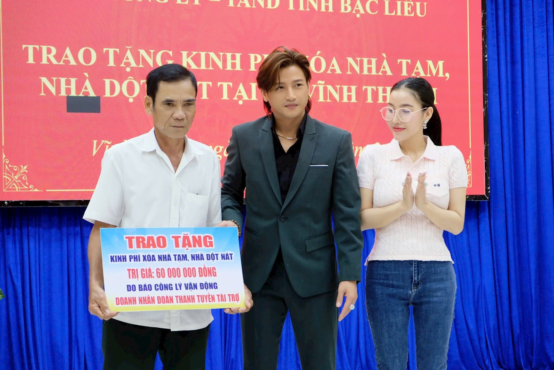 Vợ chồng Á hậu Thanh Tuyền - Đỗ Minh Quân tới tận Nông Cống - Thanh Hóa cứu trợ bà con sau bão số 10