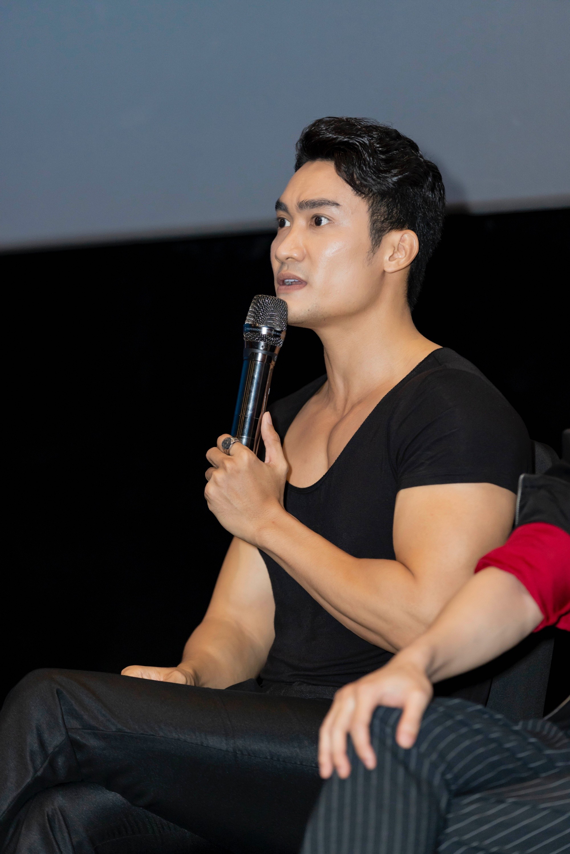 Đạo diễn Hoàng Thơ: 'Bịt mắt bắt nai' gửi gắm nhiều thông điệp về xã hội đương đại, nhất là người phụ nữ