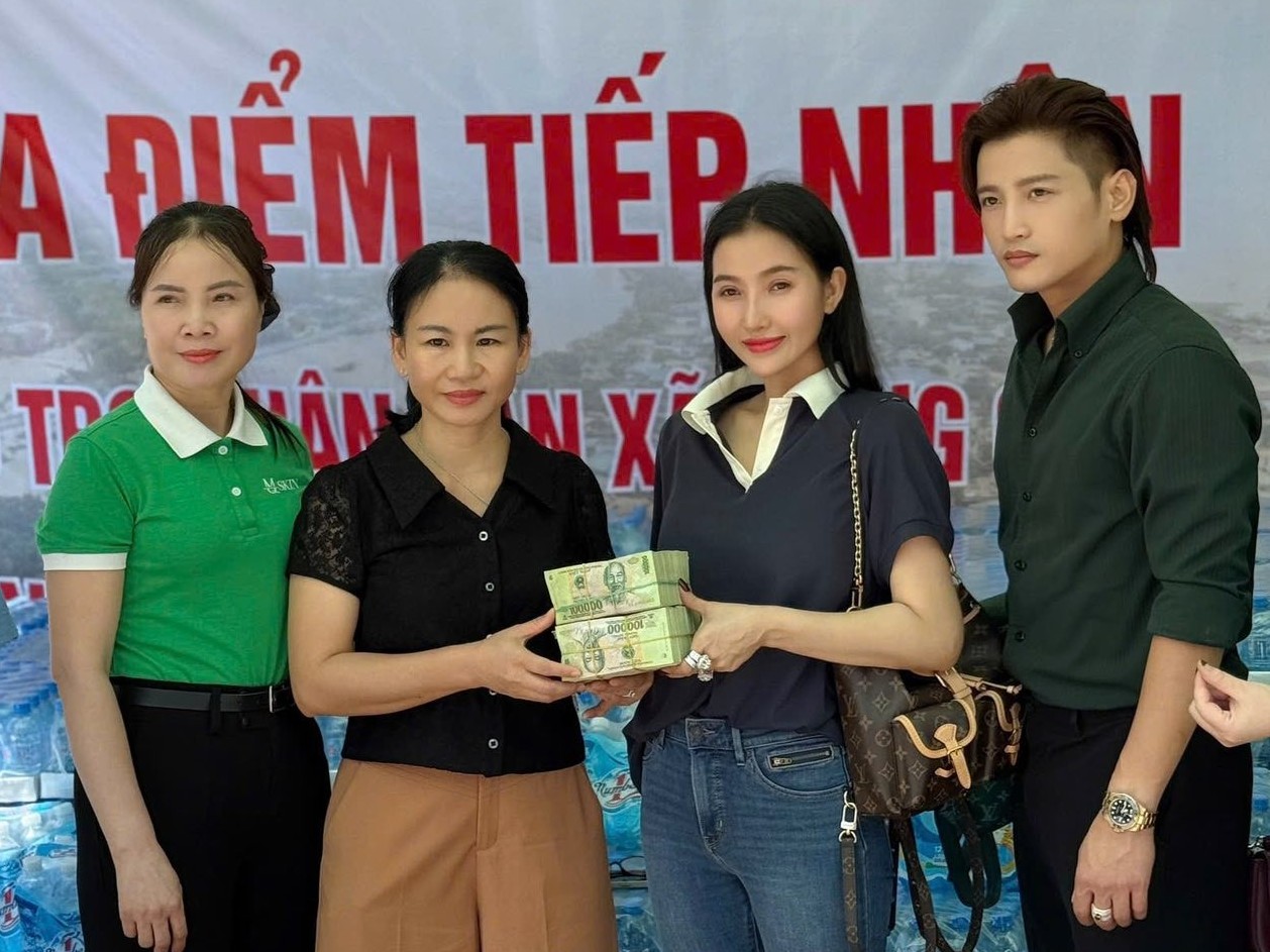 Vợ chồng Á hậu Thanh Tuyền - Đỗ Minh Quân tới tận Nông Cống - Thanh Hóa cứu trợ bà con sau bão số 10