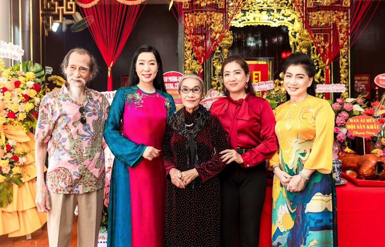 NSND Trịnh Kim Chi dành toàn bộ số tiền cúng Tổ để cứu trợ bà con vùng lũ Bualoi