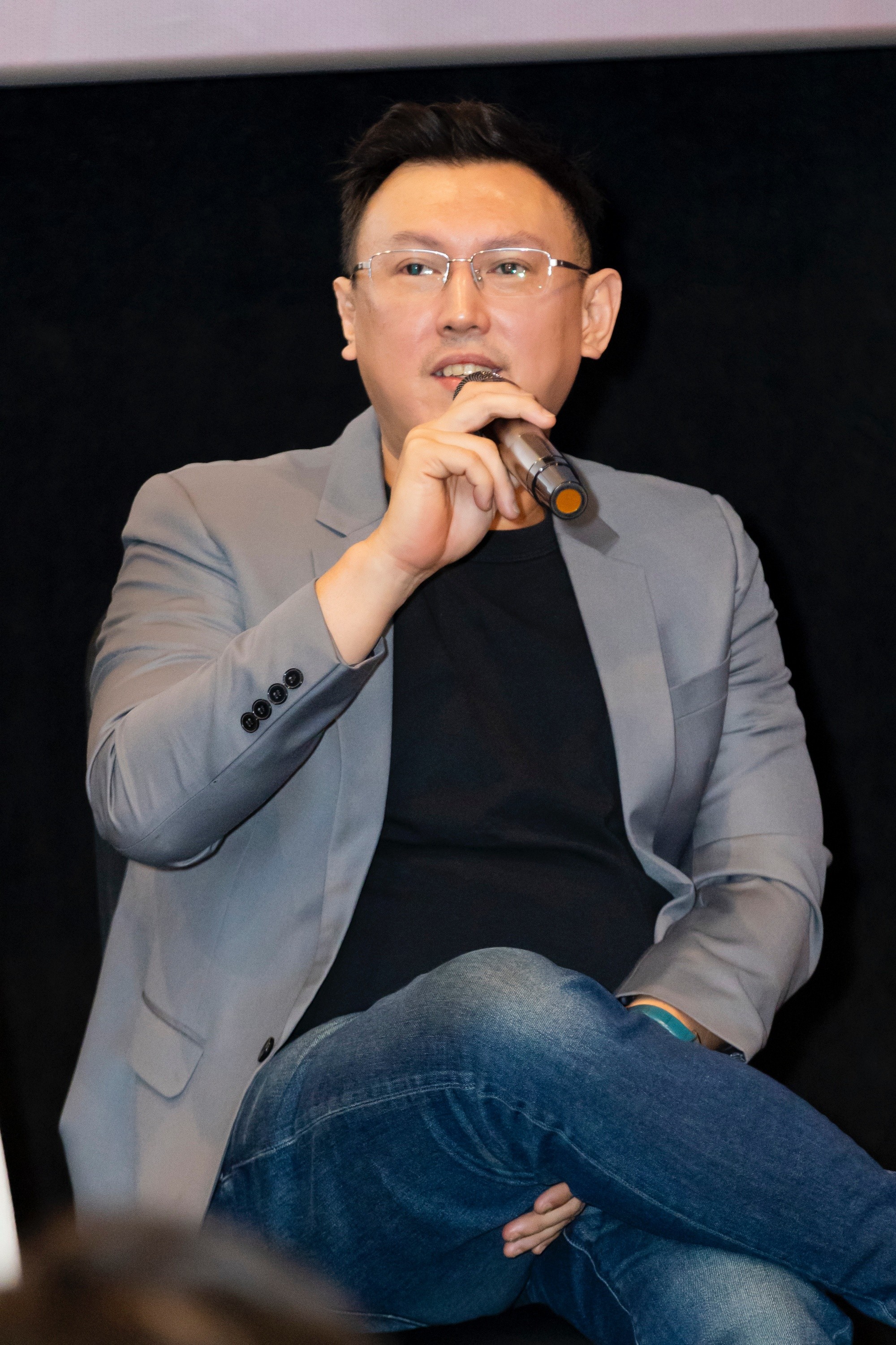 Đạo diễn Hoàng Thơ: 'Bịt mắt bắt nai' gửi gắm nhiều thông điệp về xã hội đương đại, nhất là người phụ nữ