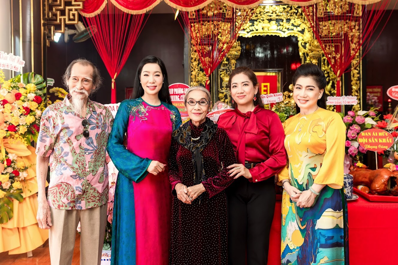 NSND Trịnh Kim Chi dành toàn bộ số tiền cúng Tổ để cứu trợ bà con vùng lũ Bualoi