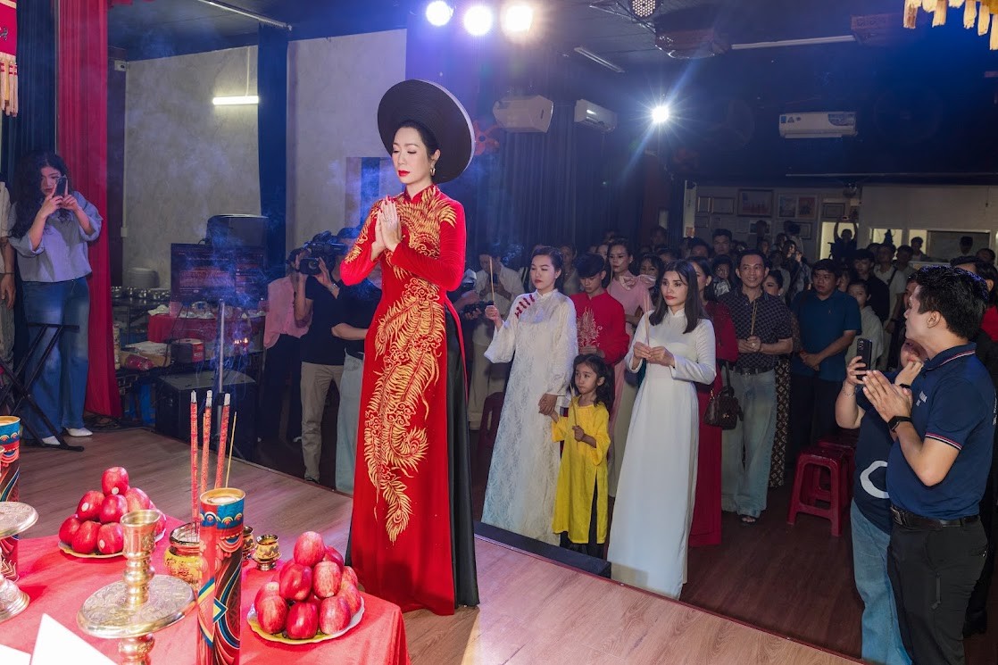 NSND Trịnh Kim Chi dành toàn bộ số tiền cúng Tổ để cứu trợ bà con vùng lũ Bualoi