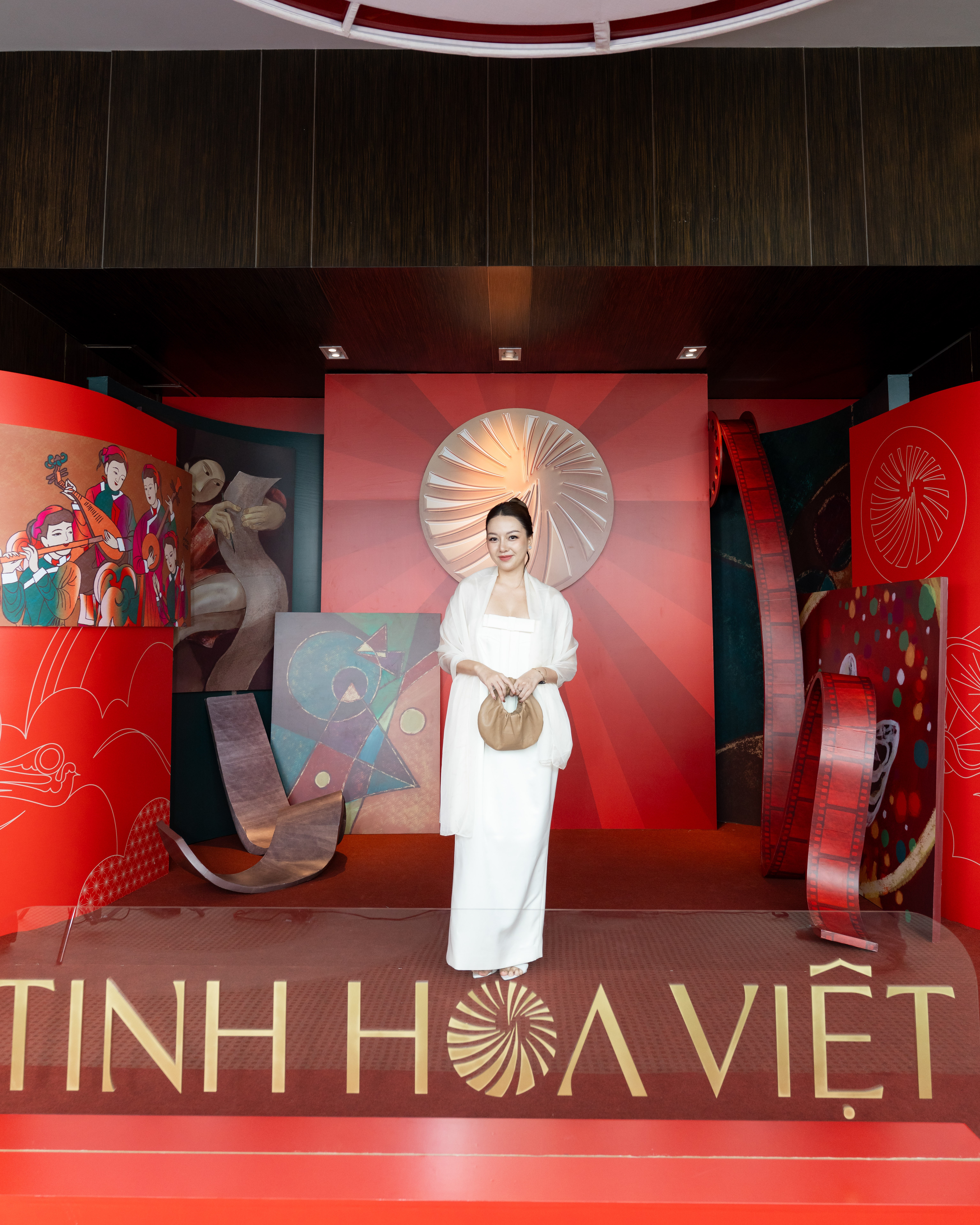 Nhạc sĩ Huy Tuấn bắt tay nhạc sĩ Nguyễn Hải Phong ngồi ghế Hội đồng giám khảo giải thưởng 'Tinh hoa Việt'