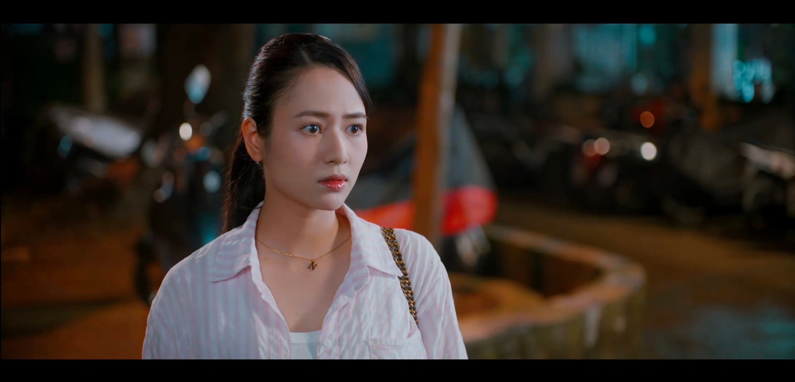 Ngân 'lột xác' gây sốt: Từ cô gái văn phòng giản dị đến 'tiểu thư du thuyền'