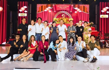 Nghệ sĩ 'thế hệ vàng' Hồng Hạnh, Mỹ Lệ, Phương Thanh tái ngộ tại lễ Giỗ Tổ sân khấu của ca nhạc sĩ Kỳ Phương