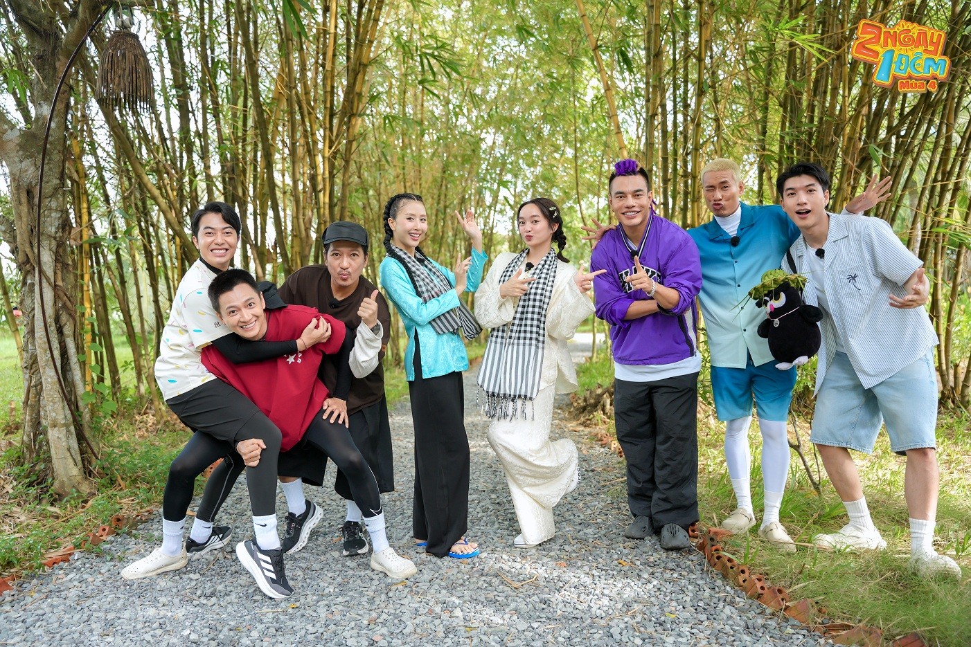 '2 ngày 1 đêm': Kiều Minh Tuấn nhận liên hoàn thau nước từ đồng đội