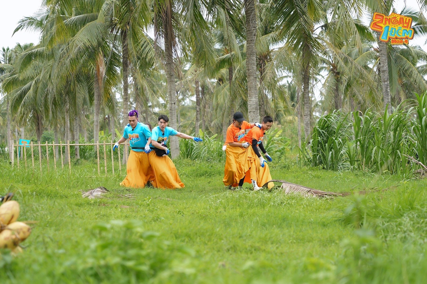 '2 ngày 1 đêm': Kiều Minh Tuấn nhận liên hoàn thau nước từ đồng đội