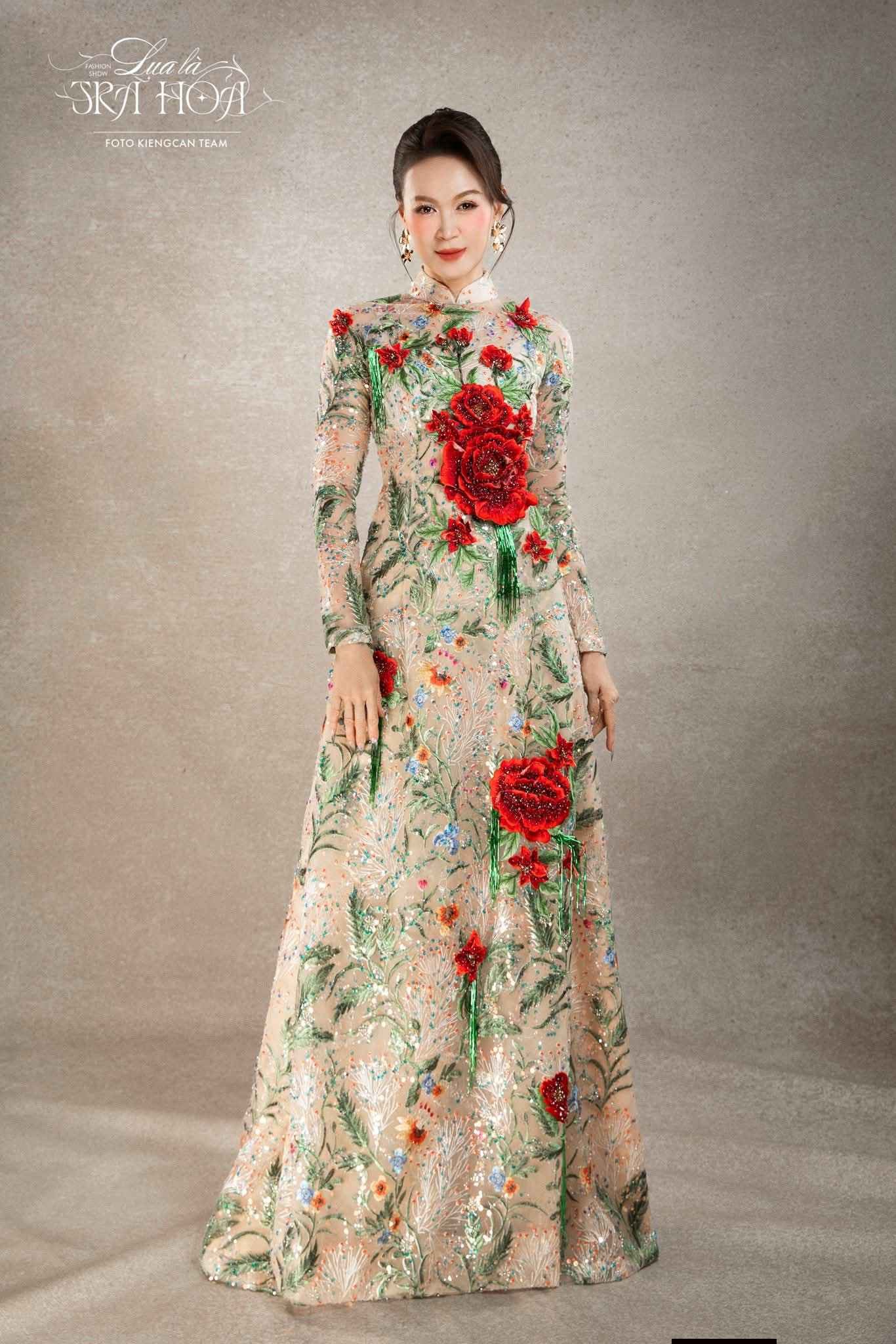 Cựu siêu mẫu - diễn viên Ngọc Nga bất ngờ xuất hiện thần thái tại show thời trang của NTK Linh San