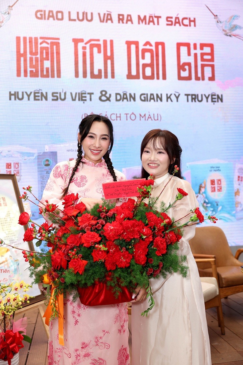 Huỳnh Lập, Lê Nhân, Khiết Đan chúc mừng người sáng tạo kênh TikTok nổi tiếng ra mắt sách 'Huyền tích dân gian'
