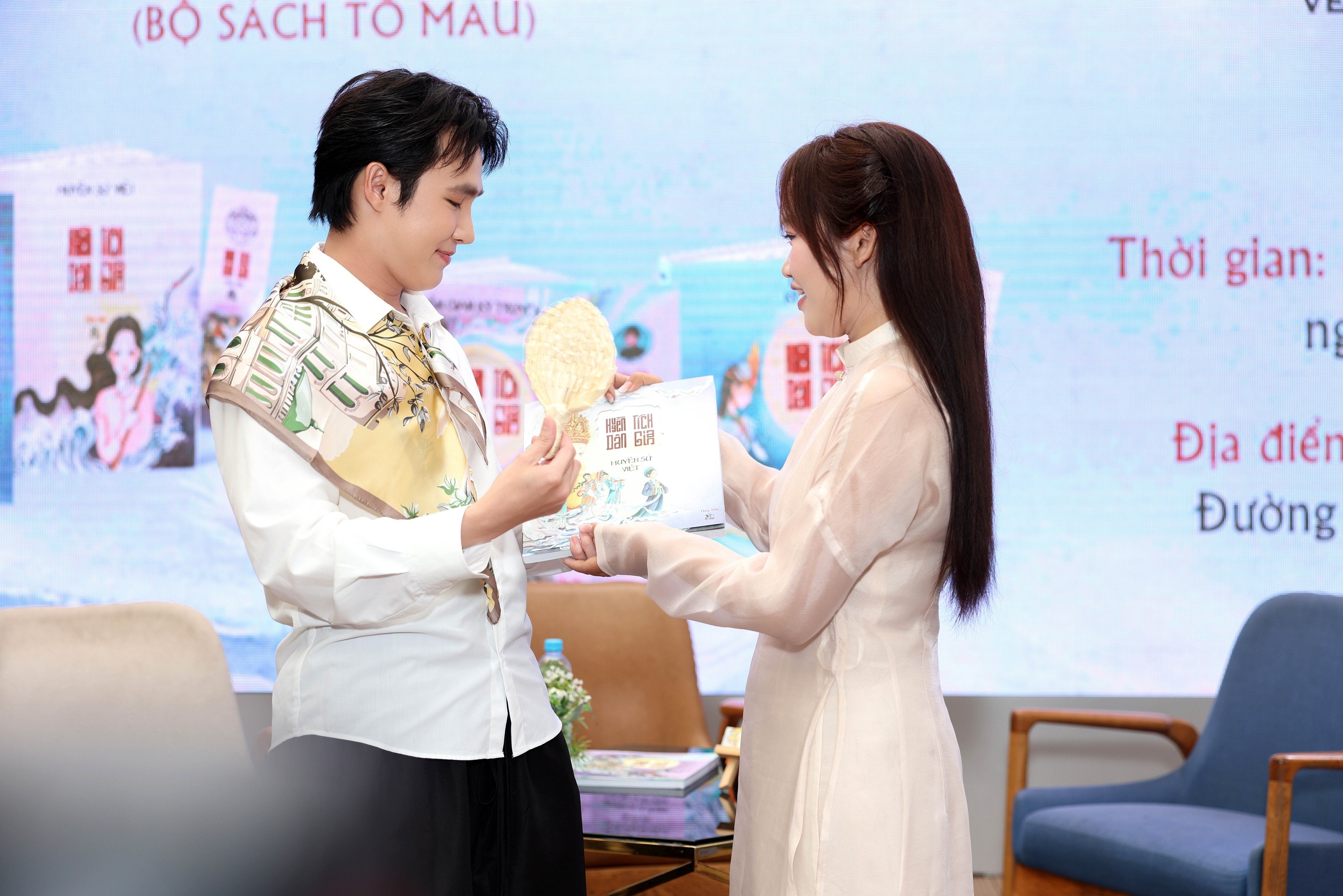 Huỳnh Lập, Lê Nhân, Khiết Đan chúc mừng người sáng tạo kênh TikTok nổi tiếng ra mắt sách 'Huyền tích dân gian'