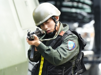 'Em út thép' Mono đảm nhận vai trò then chốt tại 'Chiến sĩ quả cảm'