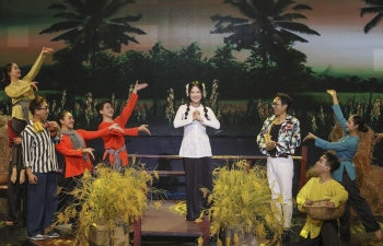 Danh ca Phương Dung ghi nhận sự tiến bộ rõ rệt của Huỳnh Thơ tại 'Tình Bolero 2025'